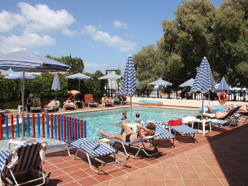 Margarita Beach Hotel Agia Marina  Exterior photo